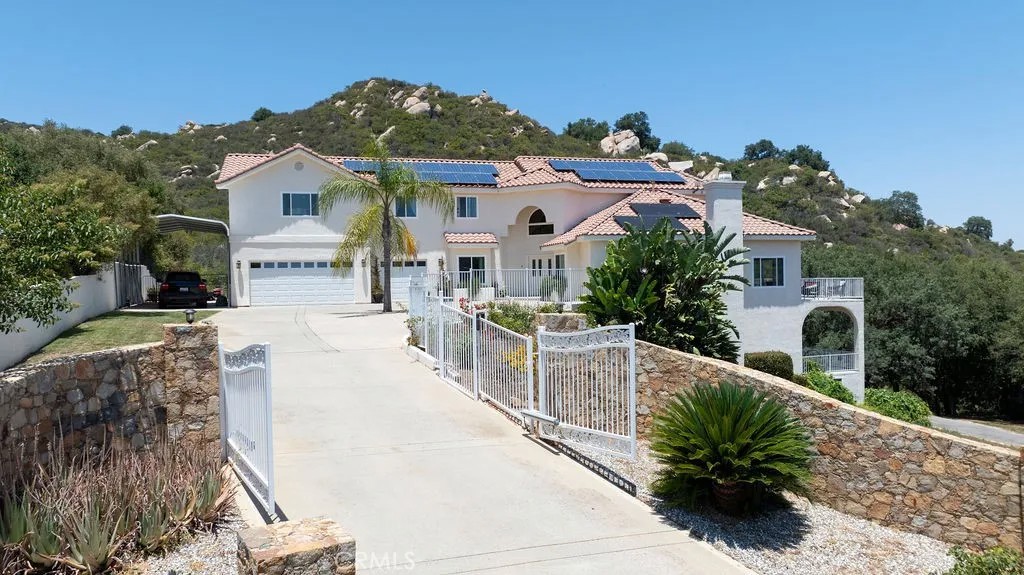 18380 Avenida Caleta