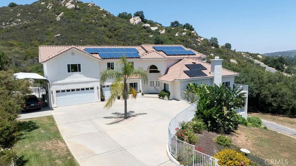 Photo of 18380 Avenida Caleta, Murrieta, CA 92562 (MLS # PW25146148)