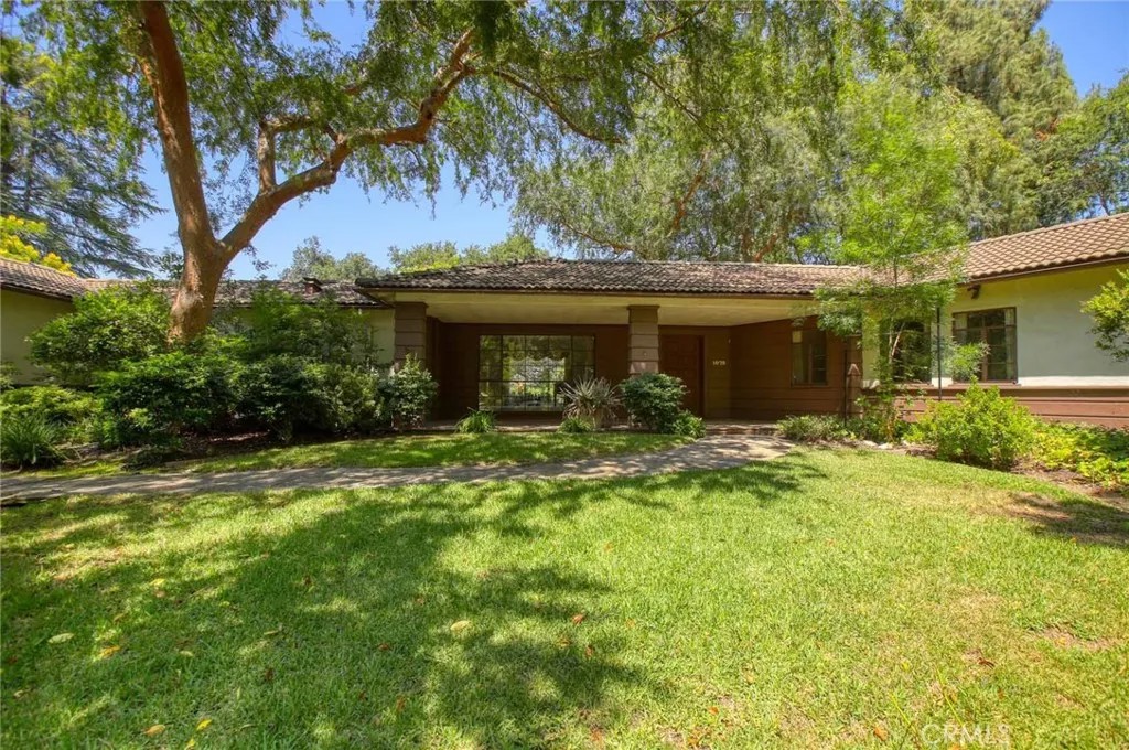 1075 Pine Oak Lane