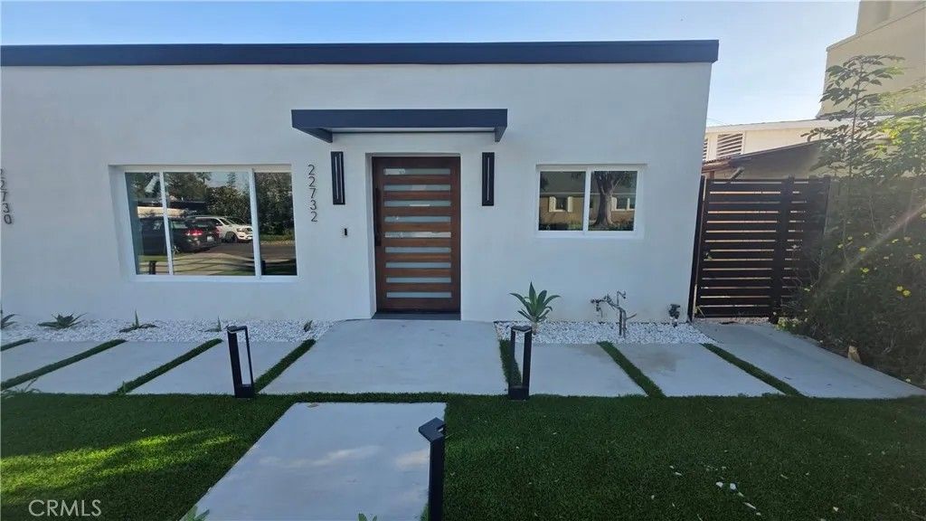 Photo of 22732 Mariano Street, Woodland Hills, CA 91367 (MLS # SR26060771)