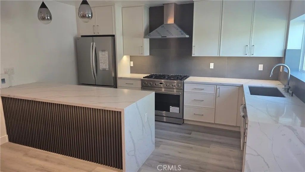 Photo of 22732 Mariano Street, Woodland Hills, CA 91367 (MLS # SR26060771)