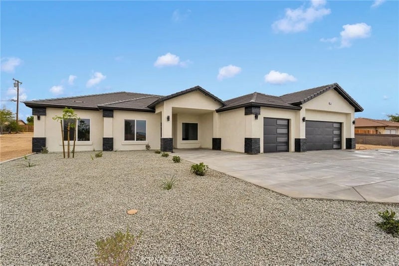 15561 Apple Valley Road