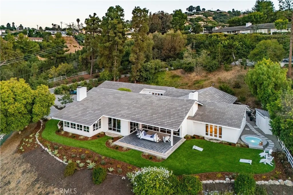 16 Roadrunner Road