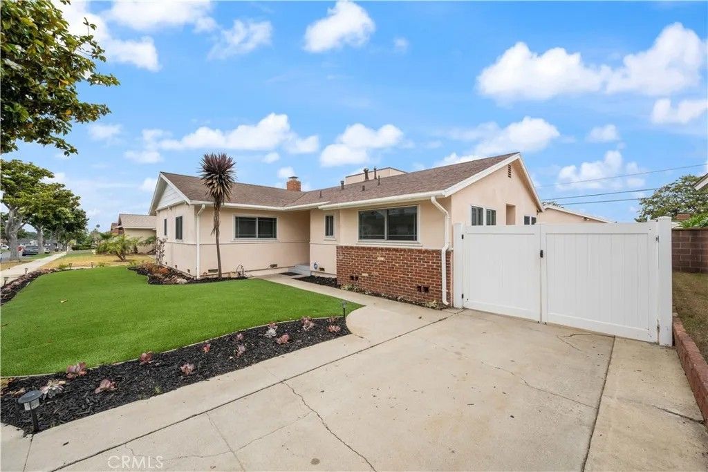 Photo of 10525 S 4th Avenue, Inglewood, CA 90303 (MLS # PV26088876)