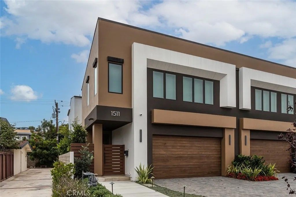 Photo of 1511 Cliff Dr, Newport Beach, CA 92663 (MLS # IG25237780)