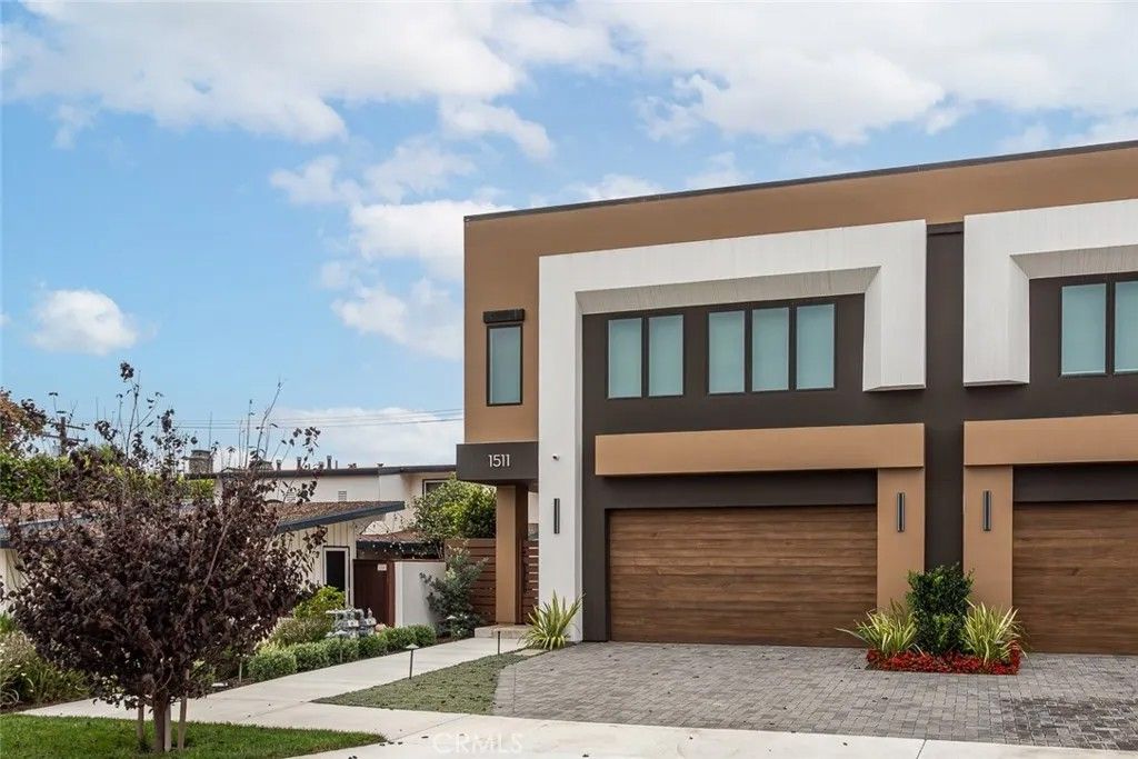 Photo of 1511 Cliff Dr, Newport Beach, CA 92663 (MLS # IG25237780)