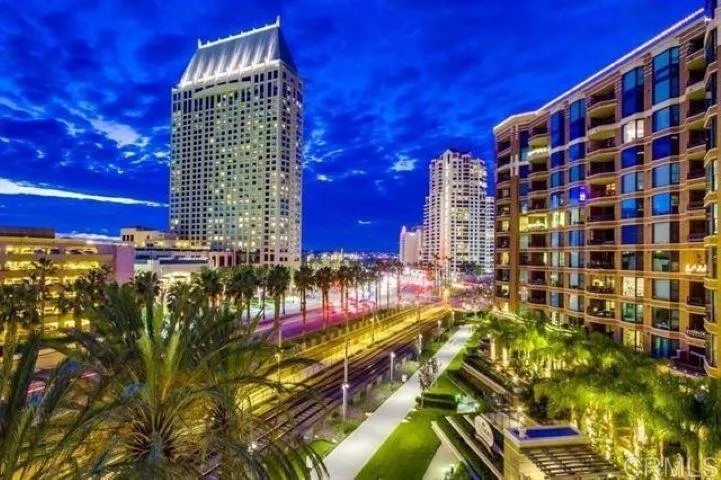 500 W Harbor Drive 318