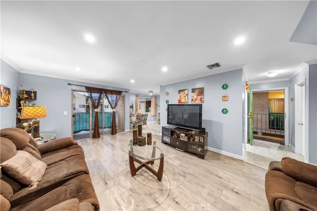 Photo of 121 Sinclair Avenue #225, Glendale, CA 91206 (MLS # GD26002697)