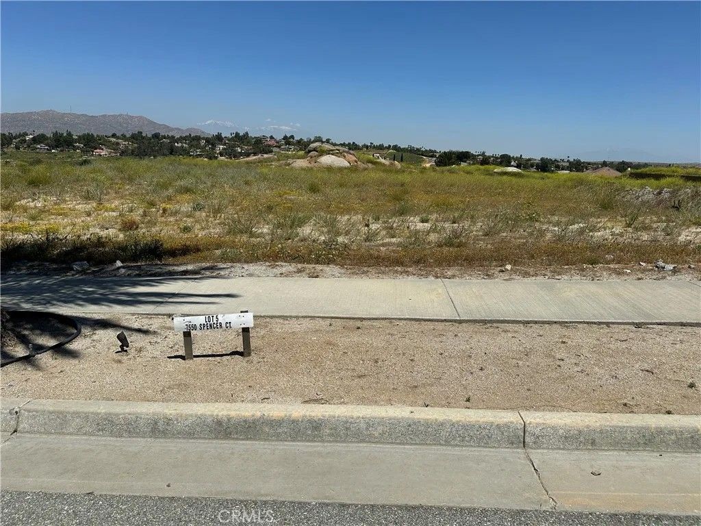 Photo of 7550 Spencer Ct, Riverside, CA 92506 (MLS # TR25266572)