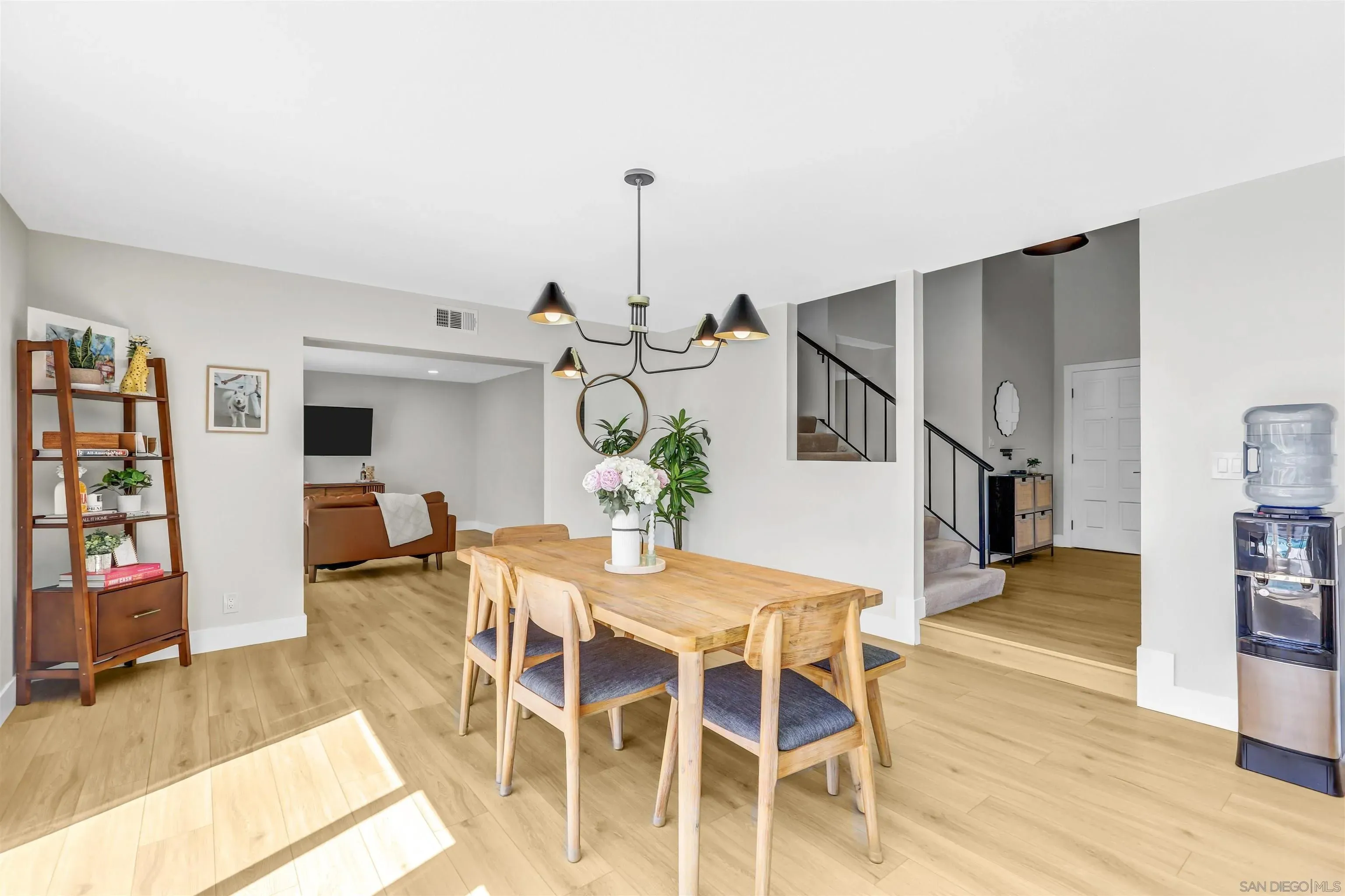 San Diego, California 92119, United States, 4 Bedrooms Bedrooms, ,3 BathroomsBathrooms,Residential,Active,219652