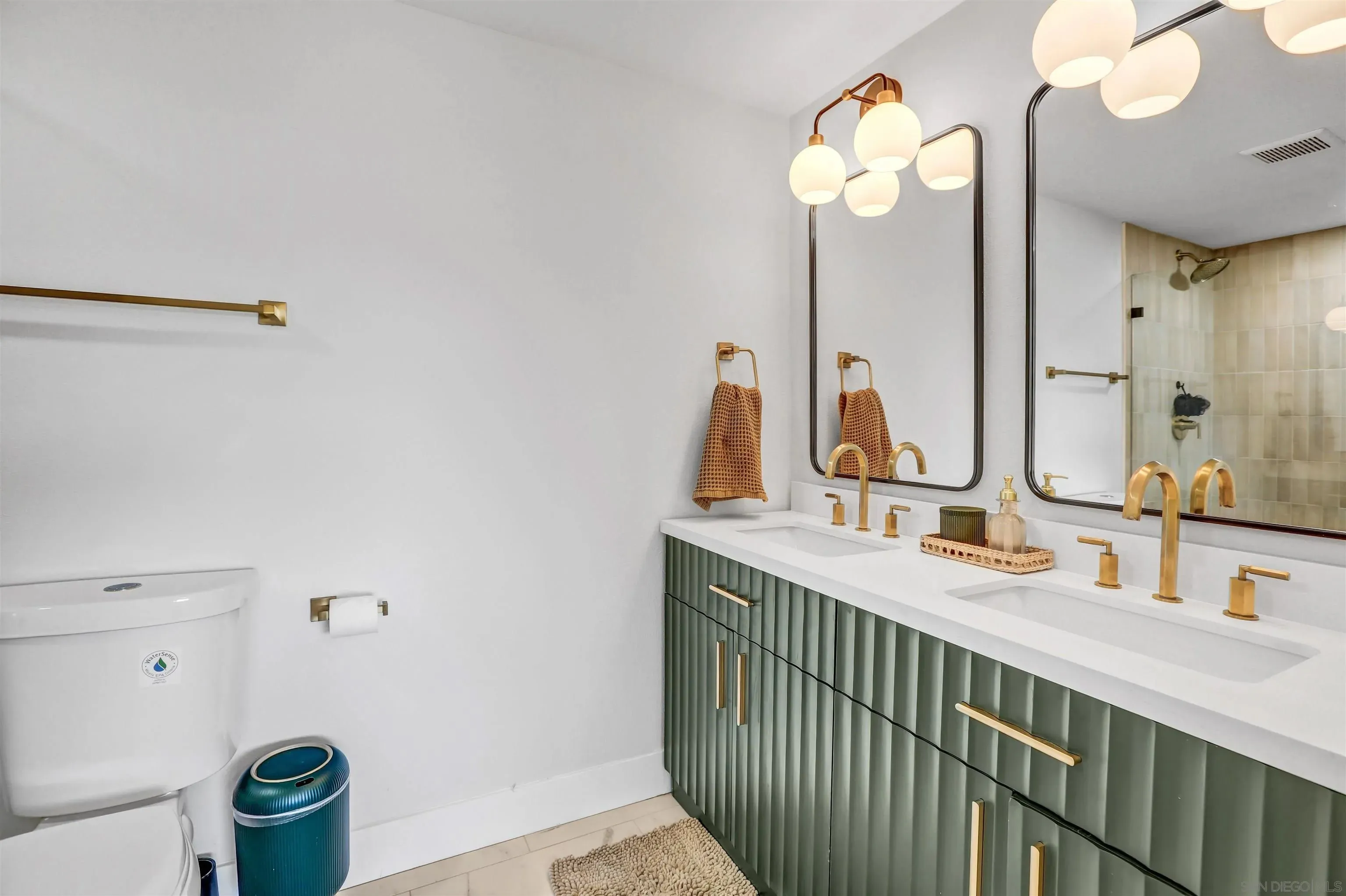 San Diego, California 92119, United States, 4 Bedrooms Bedrooms, ,3 BathroomsBathrooms,Residential,Active,219652