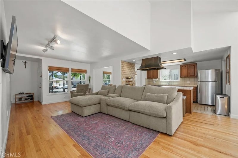941 E Ridgewood