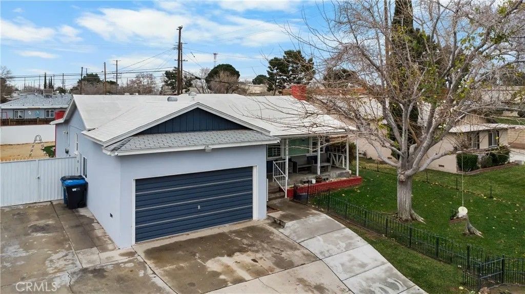 Photo of 44410 Loneoak Ave, Lancaster, CA 93534 (MLS # SR26065850)