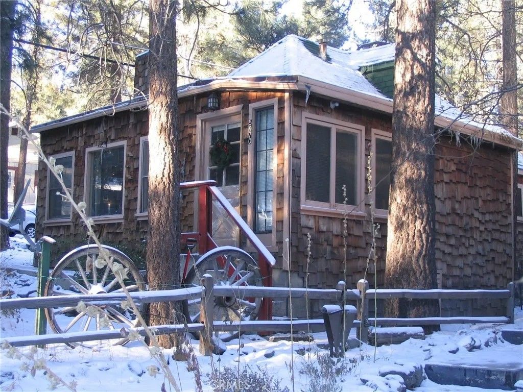 Photo of 5970 Cedar St, Wrightwood, CA 92397 (MLS # HD25277900)