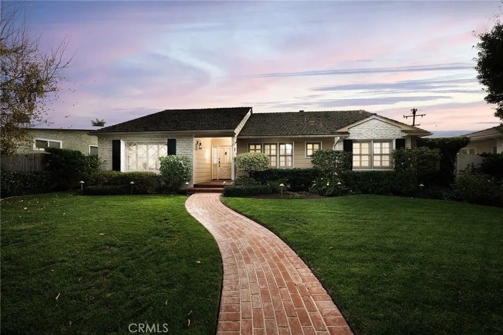 Photo of 5440 E La Pasada, Long Beach, CA 90815 (MLS # PW25279801)