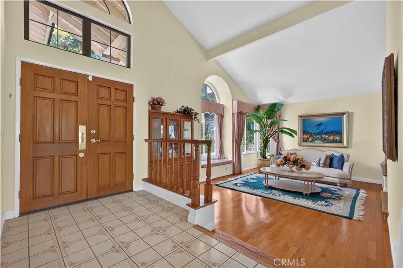 3133 E Hillside Drive