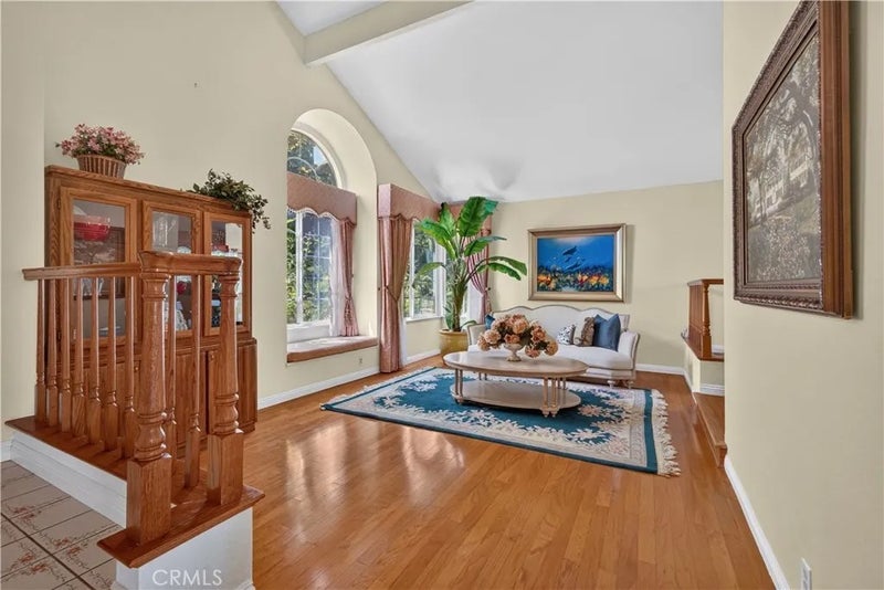 3133 E Hillside Drive