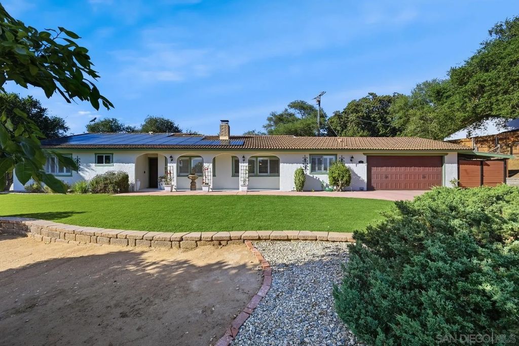 Photo of 2826 Calle De Malibu, Escondido, CA 92029 (MLS # 260009786)