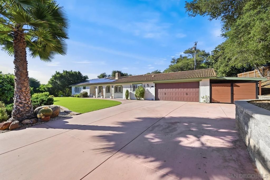 Photo of 2826 Calle De Malibu, Escondido, CA 92029 (MLS # 260009786)