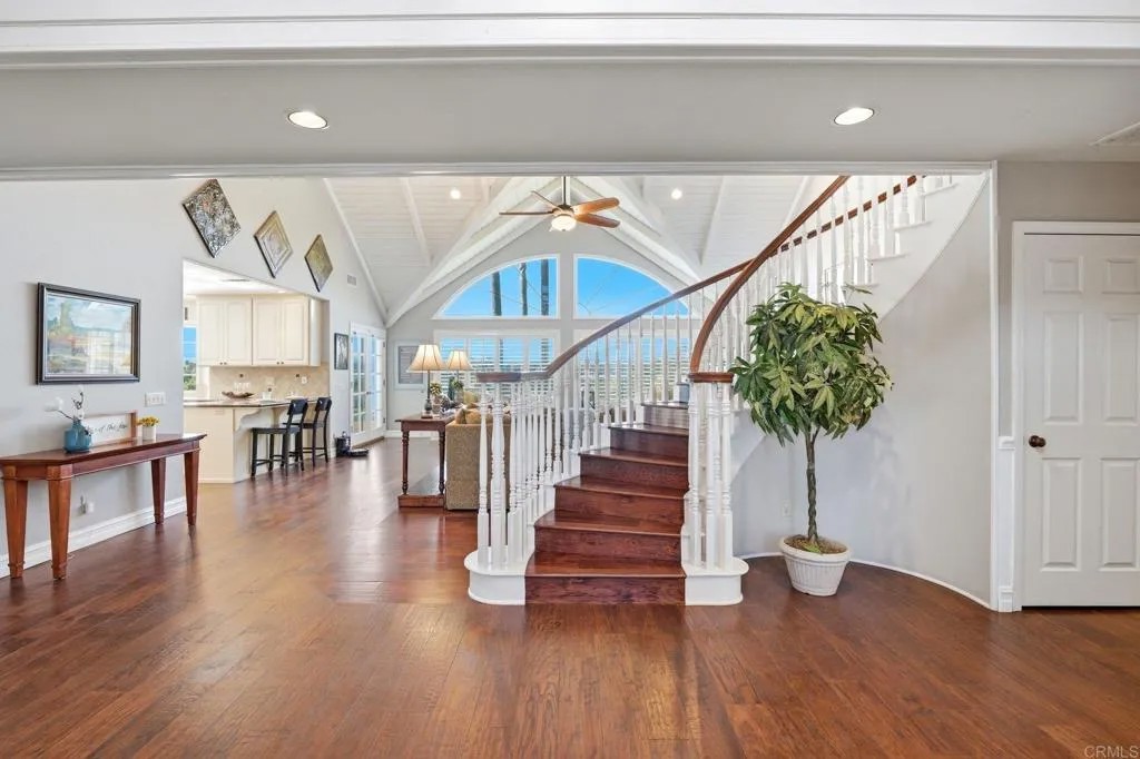 2404 Via Del Aquacate