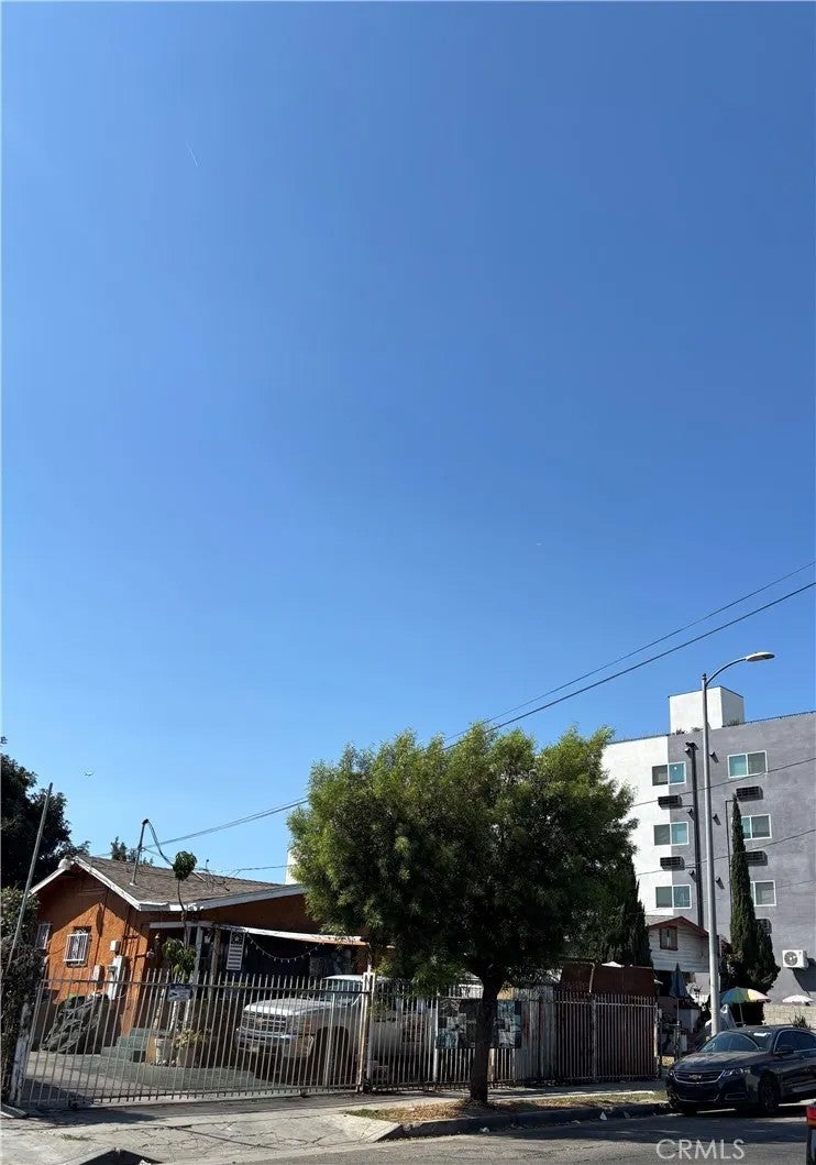 10821 Compton