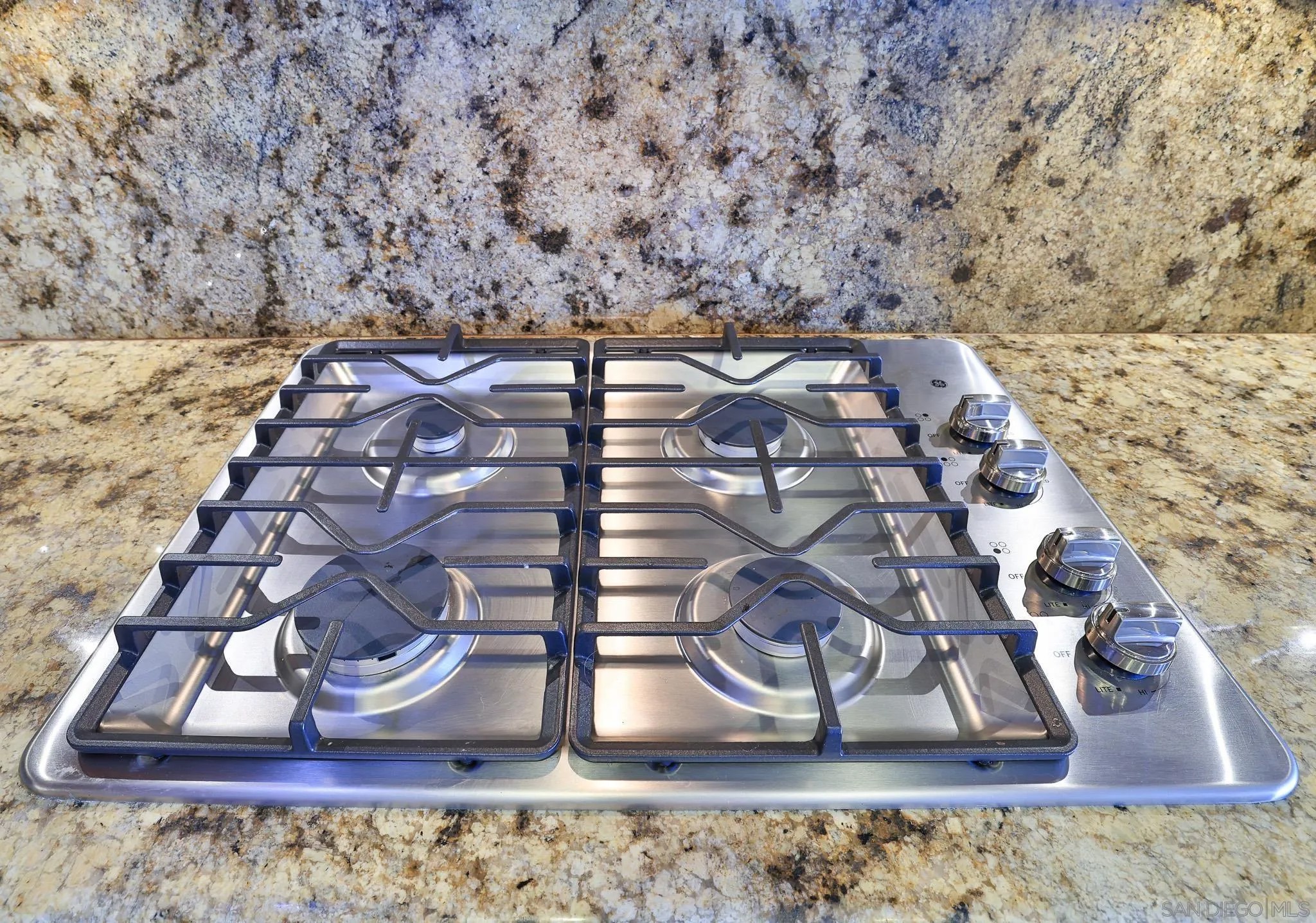 500 W Harbor Dr 919