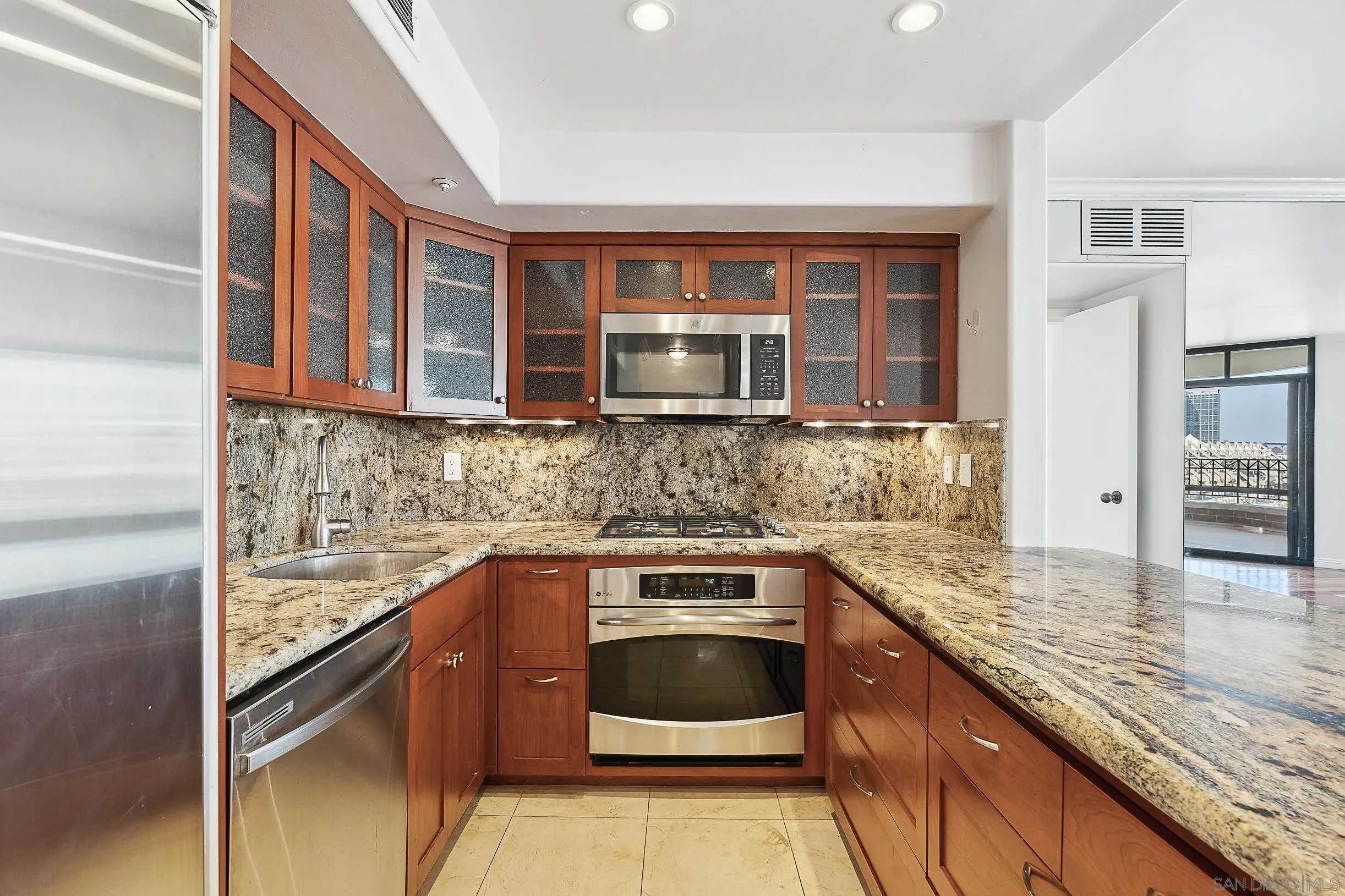 500 W Harbor Dr 919