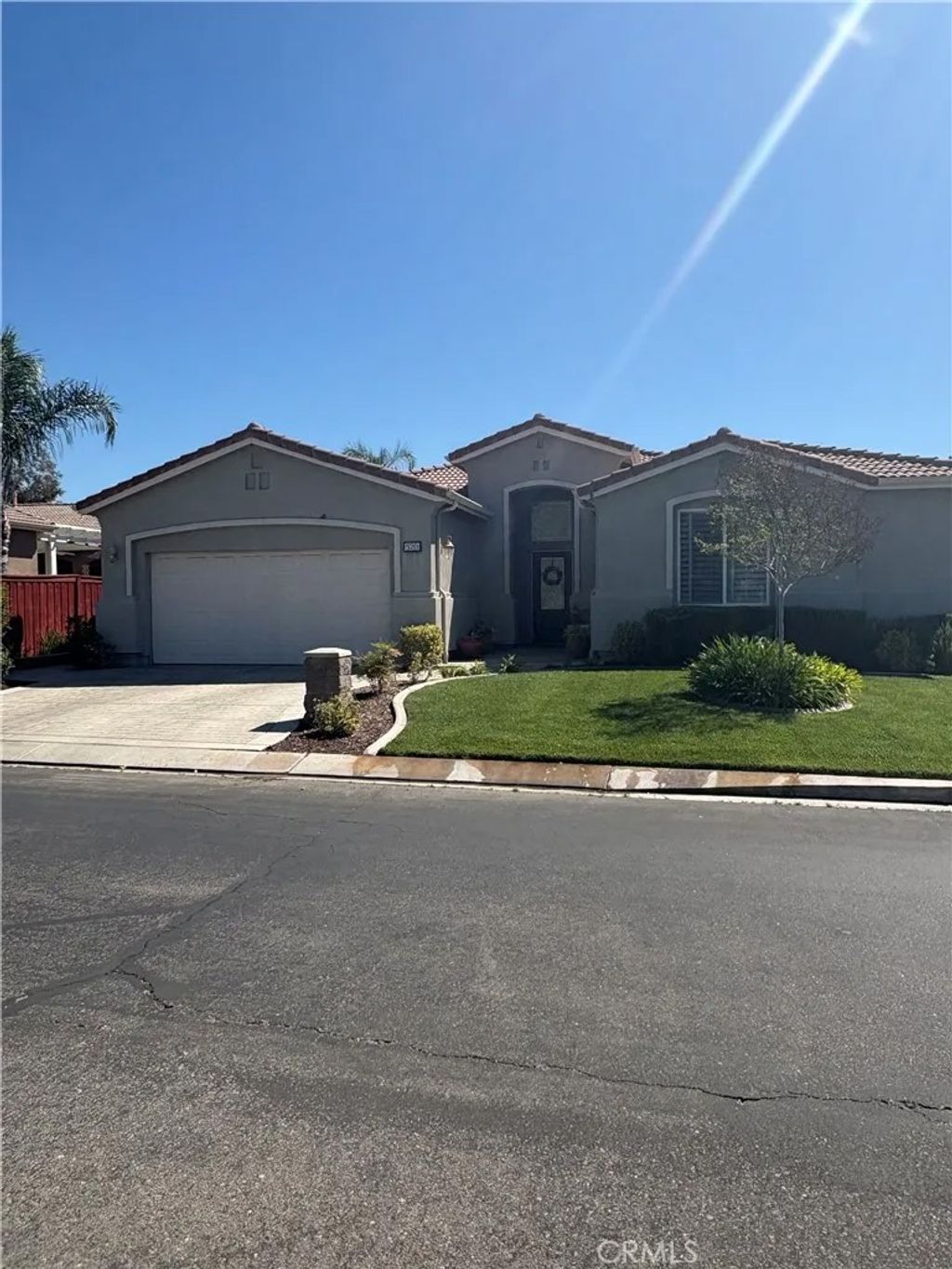 Photo of 520 Olazabal Dr, Hemet, CA 92545 (MLS # SW26062416)