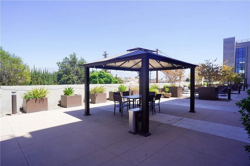 419 N Chandler Avenue 303