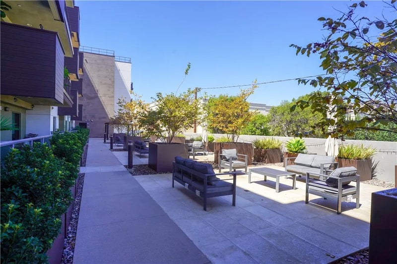 419 N Chandler Avenue 303