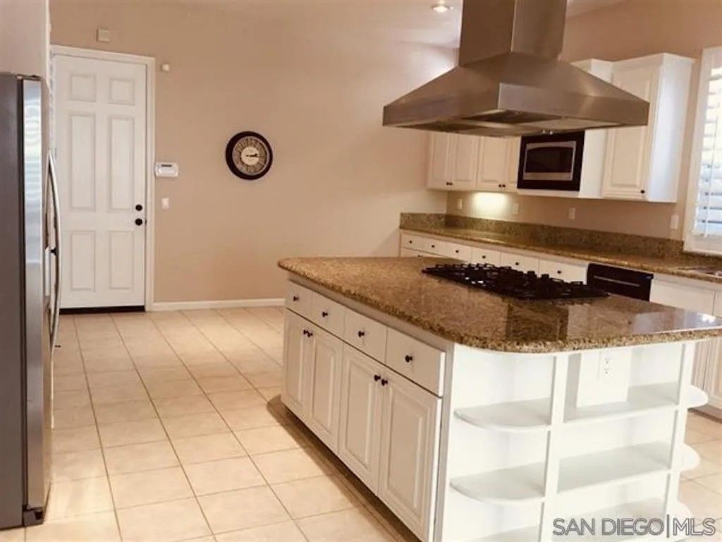Photo of 7023 Chapala Canyon Ct, San Diego, CA 92129 (MLS # 2600062)