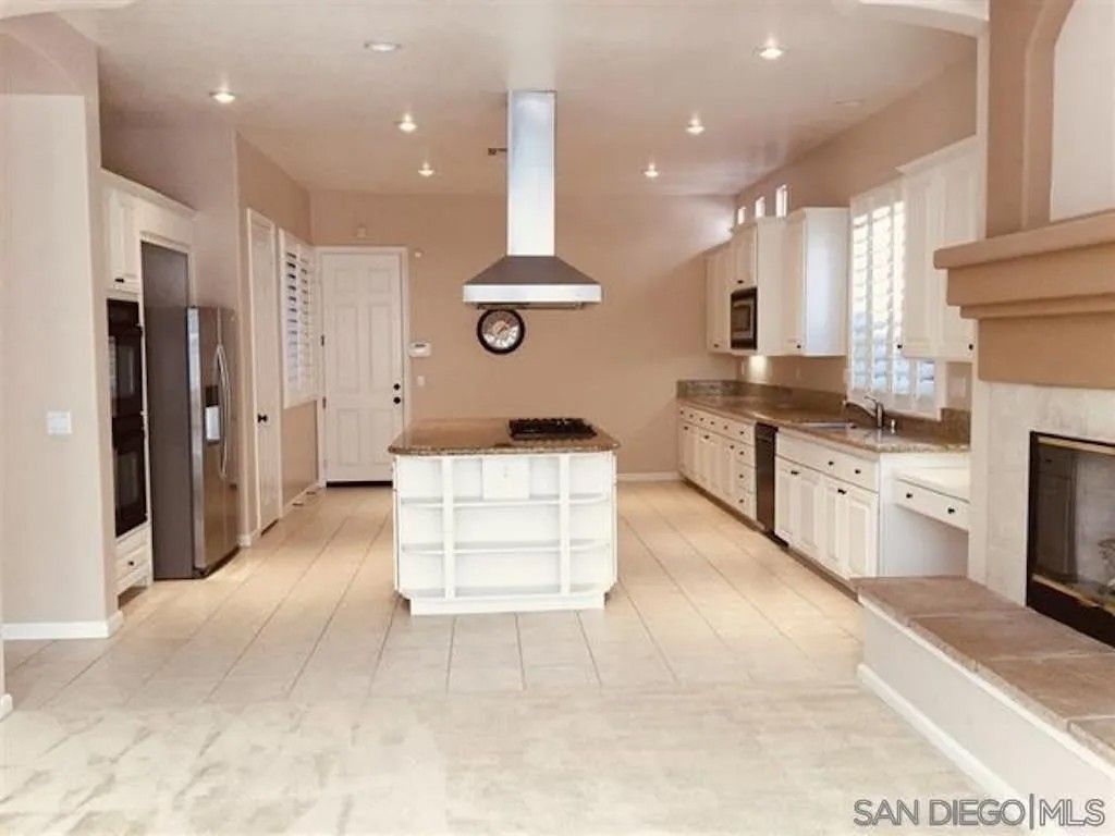 Photo of 7023 Chapala Canyon Ct, San Diego, CA 92129 (MLS # 2600062)