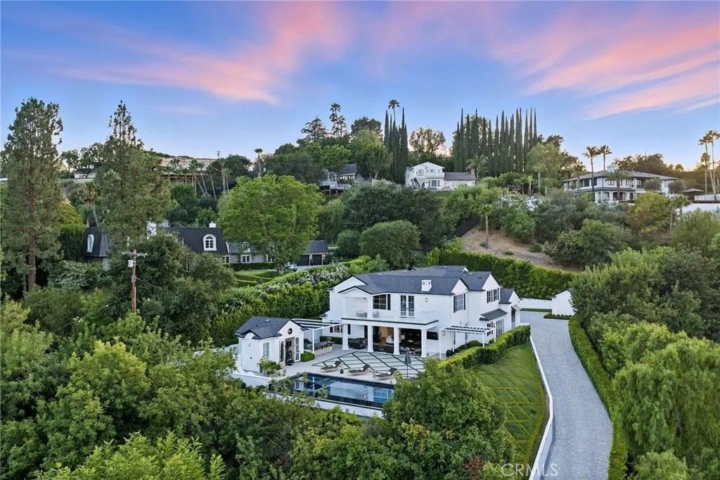 Photo of 4639 BALBOA Avenue, Encino, CA 91316 (MLS # SR25244442)