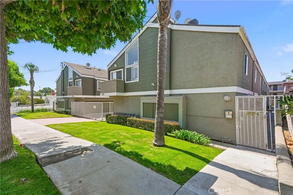 324 E Plymouth Street 21