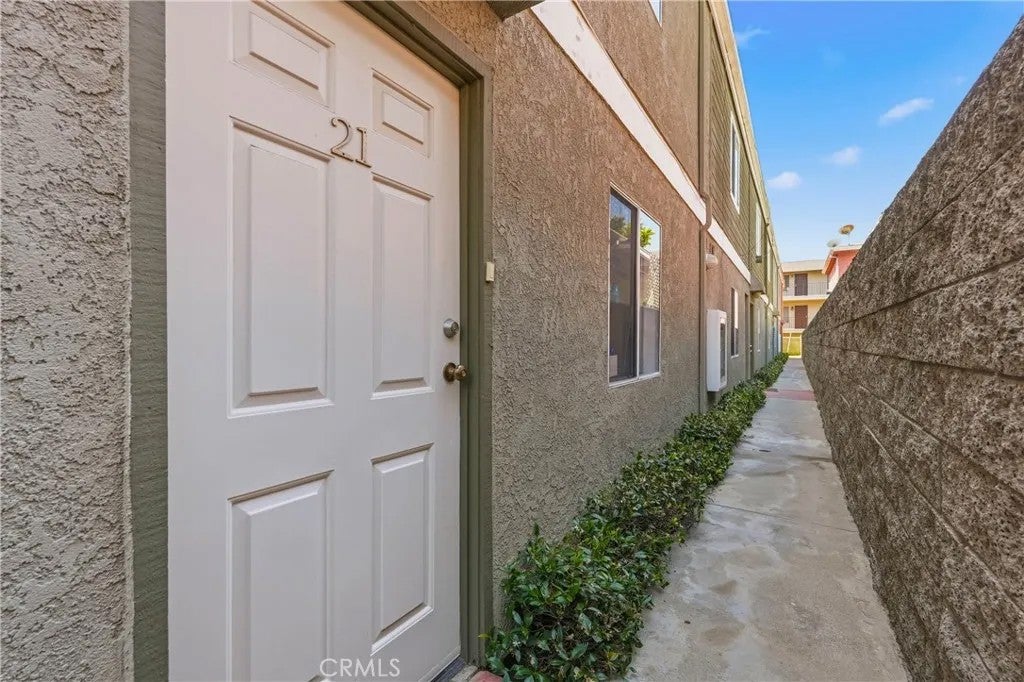 324 E Plymouth Street 21