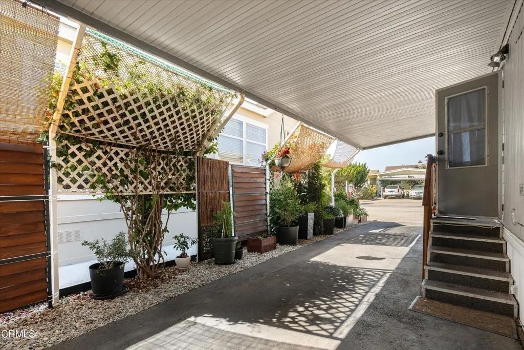 10 Wisteria Way