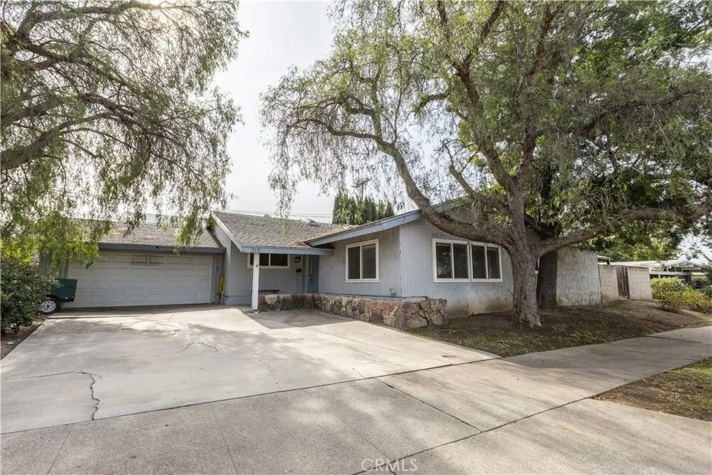 Photo of 910 E Glendale Ave, Orange, CA 92865 (MLS # DW26017935)