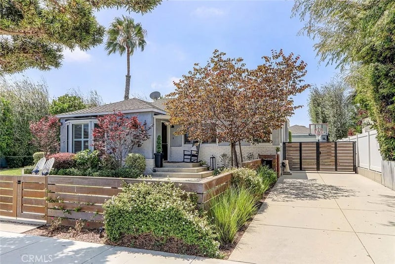 202 W Sycamore