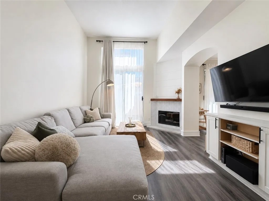 105 Via Lampara