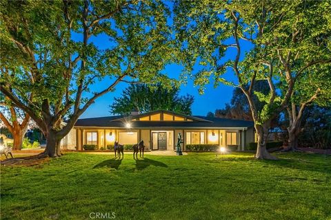 Photo of 2755 W Avenue Ave, Palmdale, CA 93551 (MLS # SR26023399)