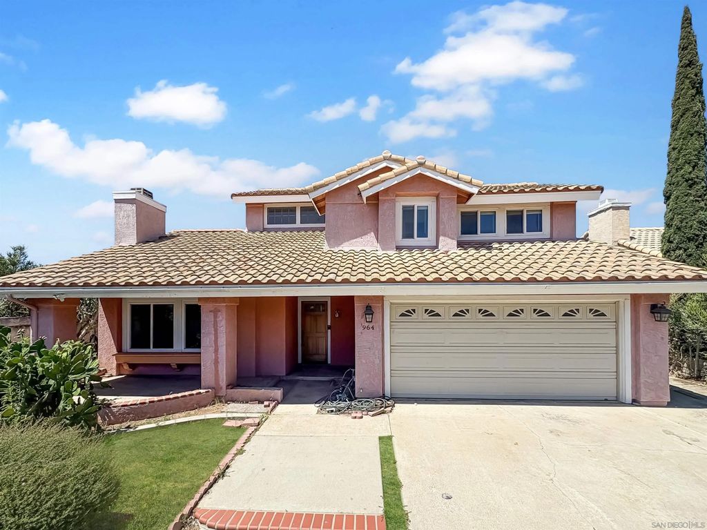 Photo of 964 Sugarloaf Dr, Escondido, CA 92026 (MLS # 250040983)