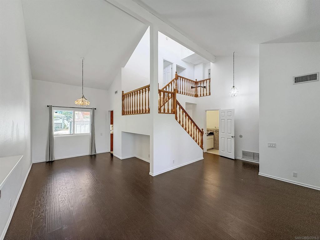 Photo of 964 Sugarloaf Dr, Escondido, CA 92026 (MLS # 250040983)