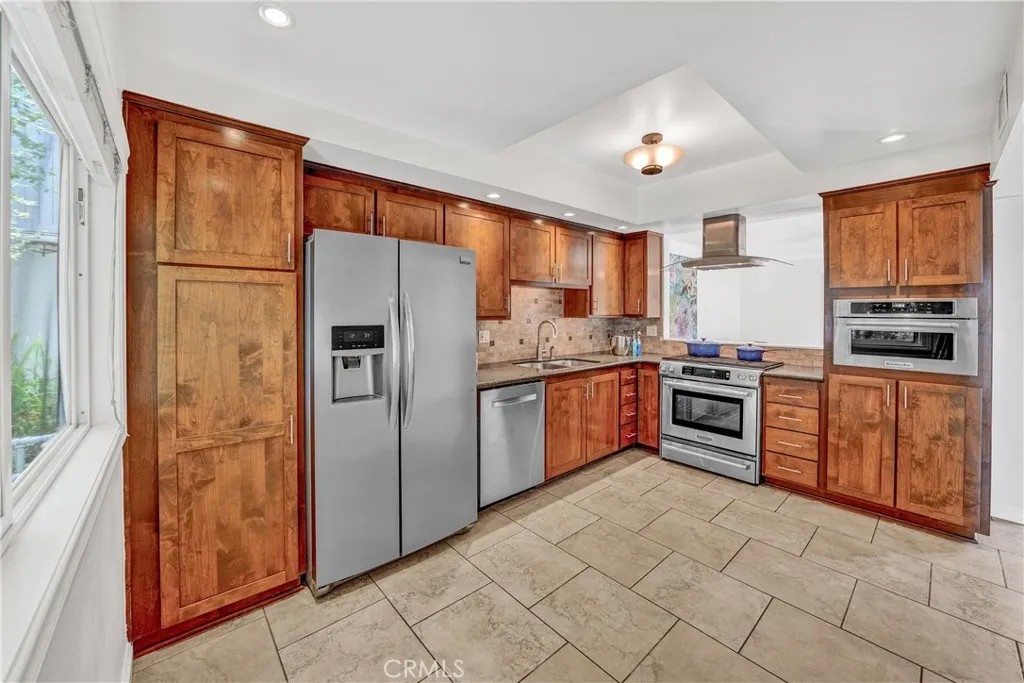 365 Grenoble Lane