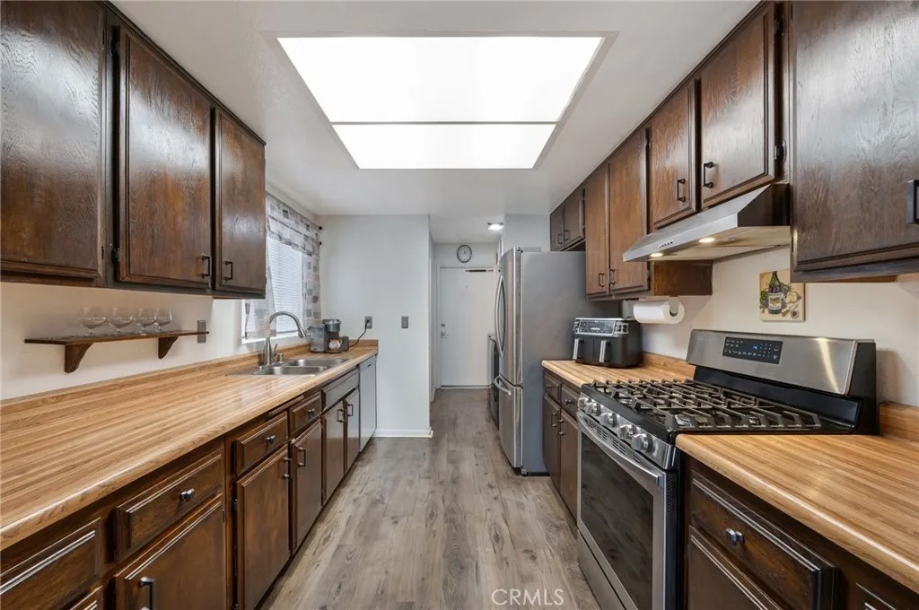 2389 S Reservoir