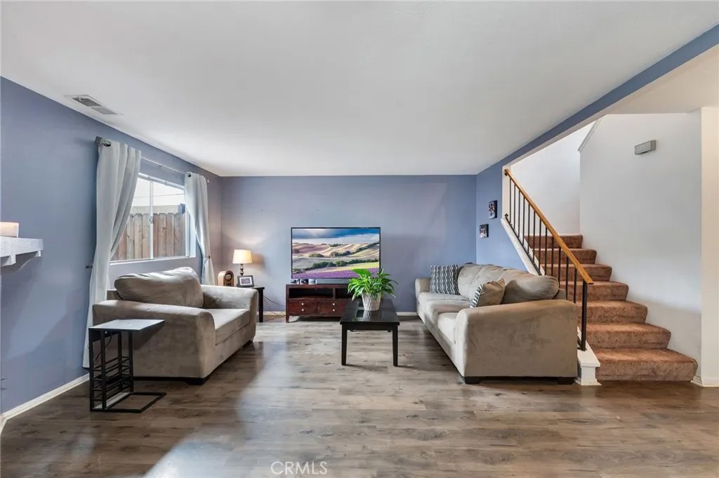 2389 S Reservoir