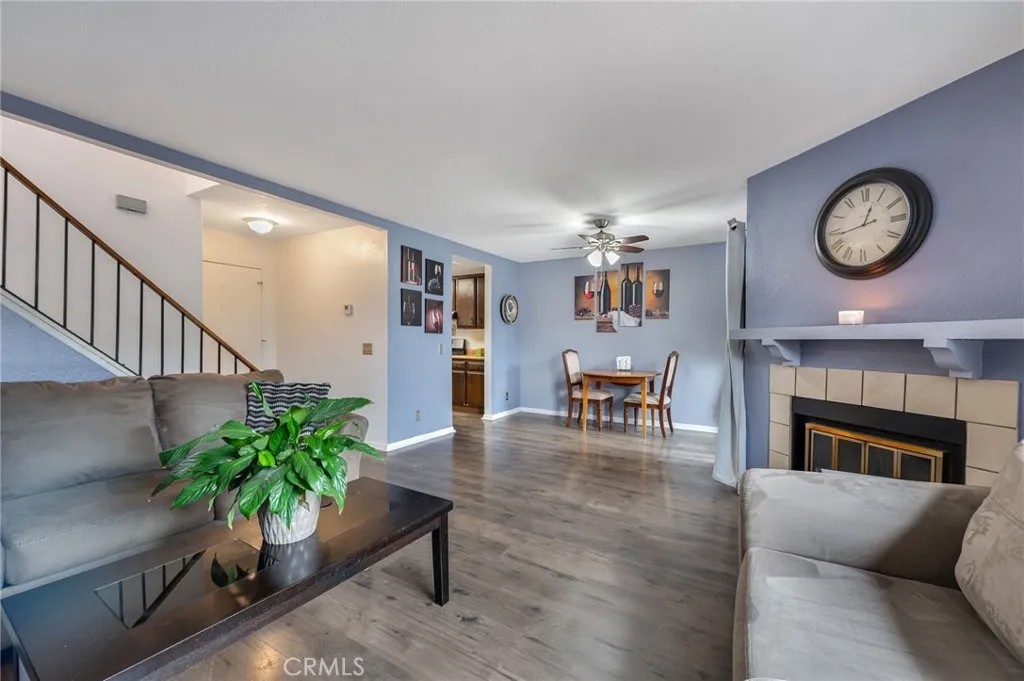 2389 S Reservoir
