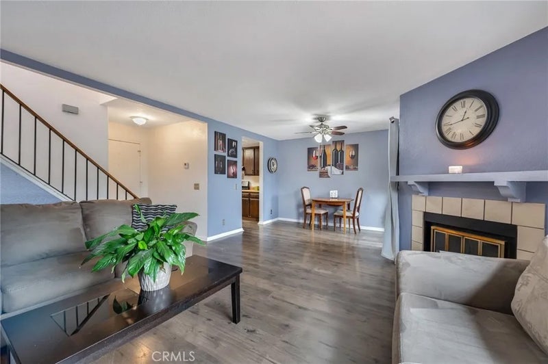 2389 S Reservoir