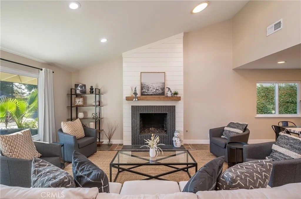 Photo of 409 W Sierra Dr, Santa Ana, CA 92707 (MLS # OC26095359)