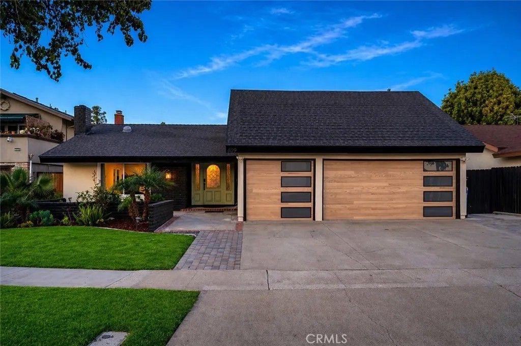 Photo of 409 W Sierra Dr, Santa Ana, CA 92707 (MLS # OC26095359)