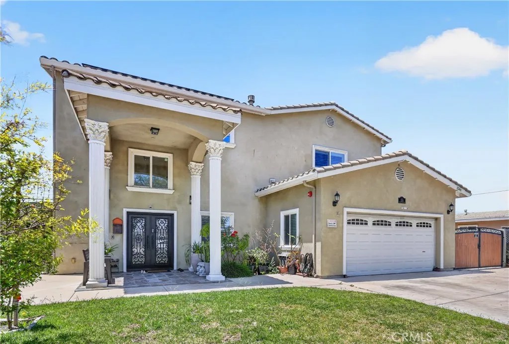 1241 N Studebaker